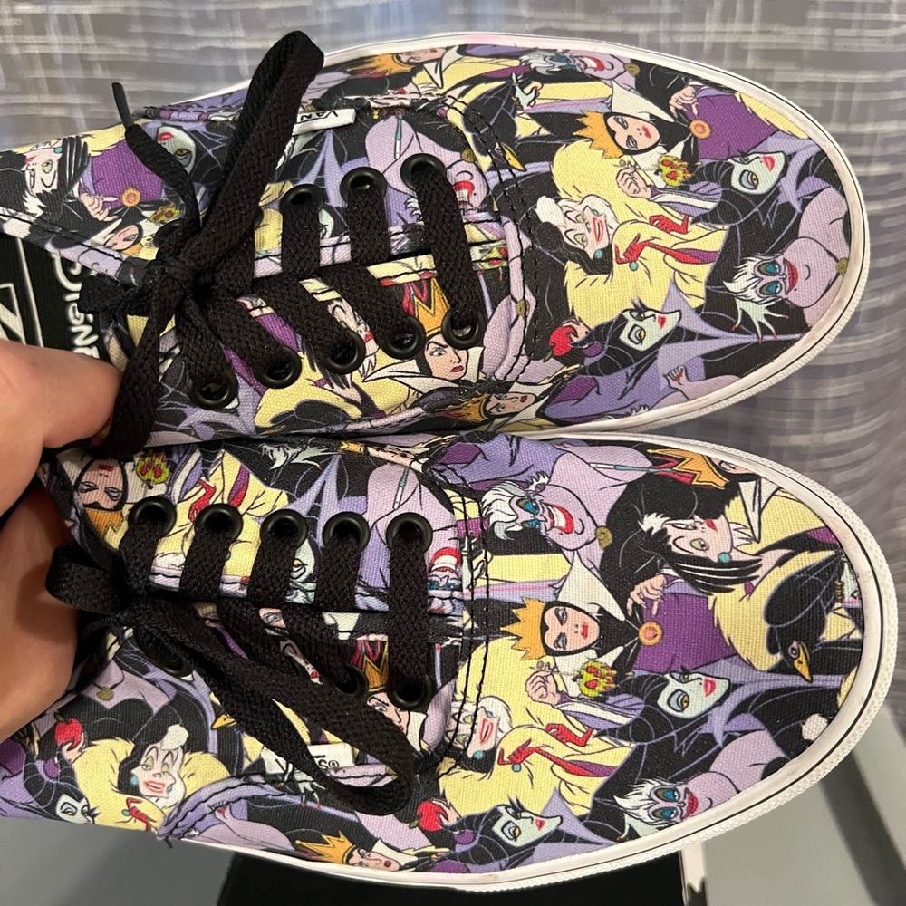 Disney Villain Sneakers laced shoes size 10.5 - Picture 5 of 8